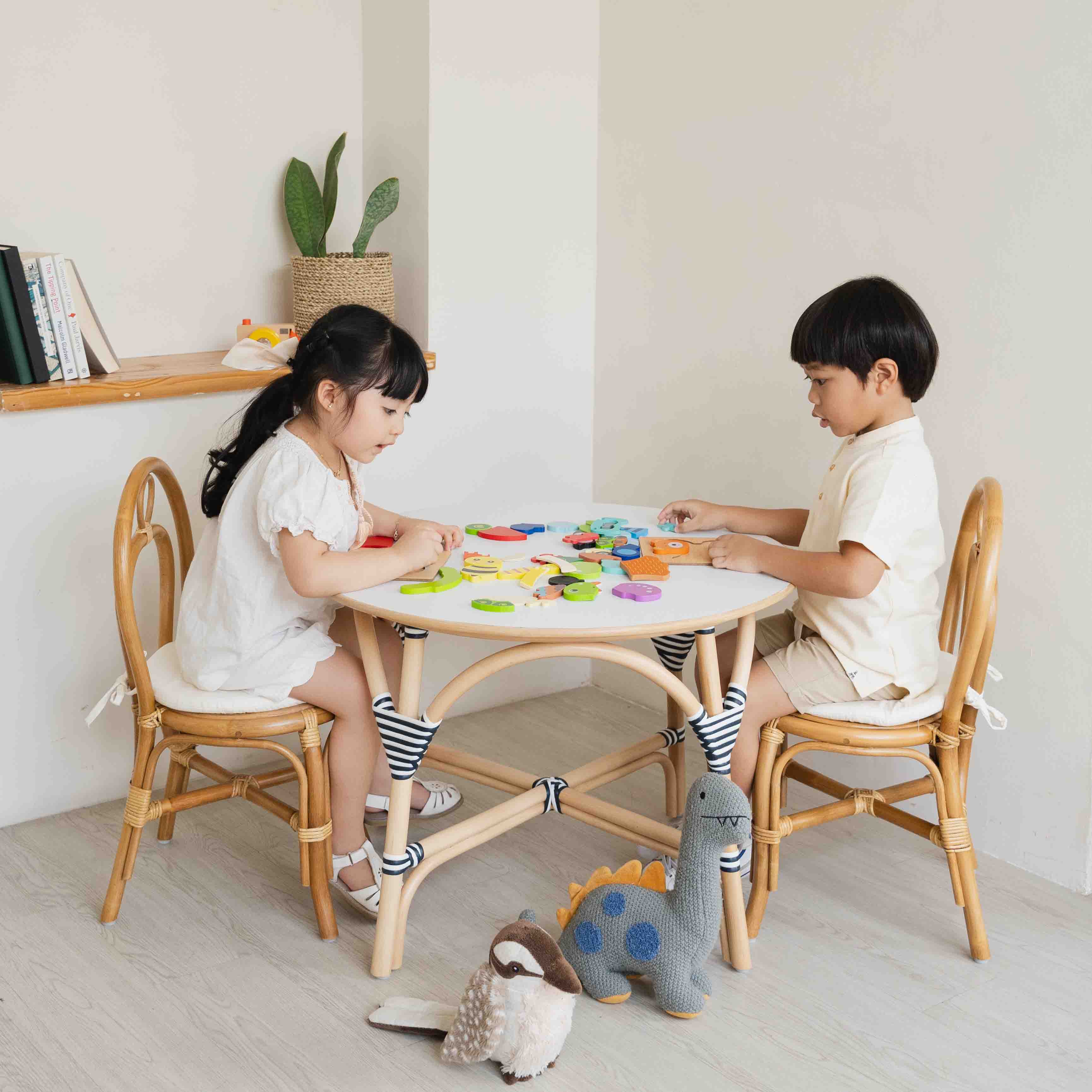 Aulia Kids Table (Medium) & Set of 2 Amélie Kids Chairs