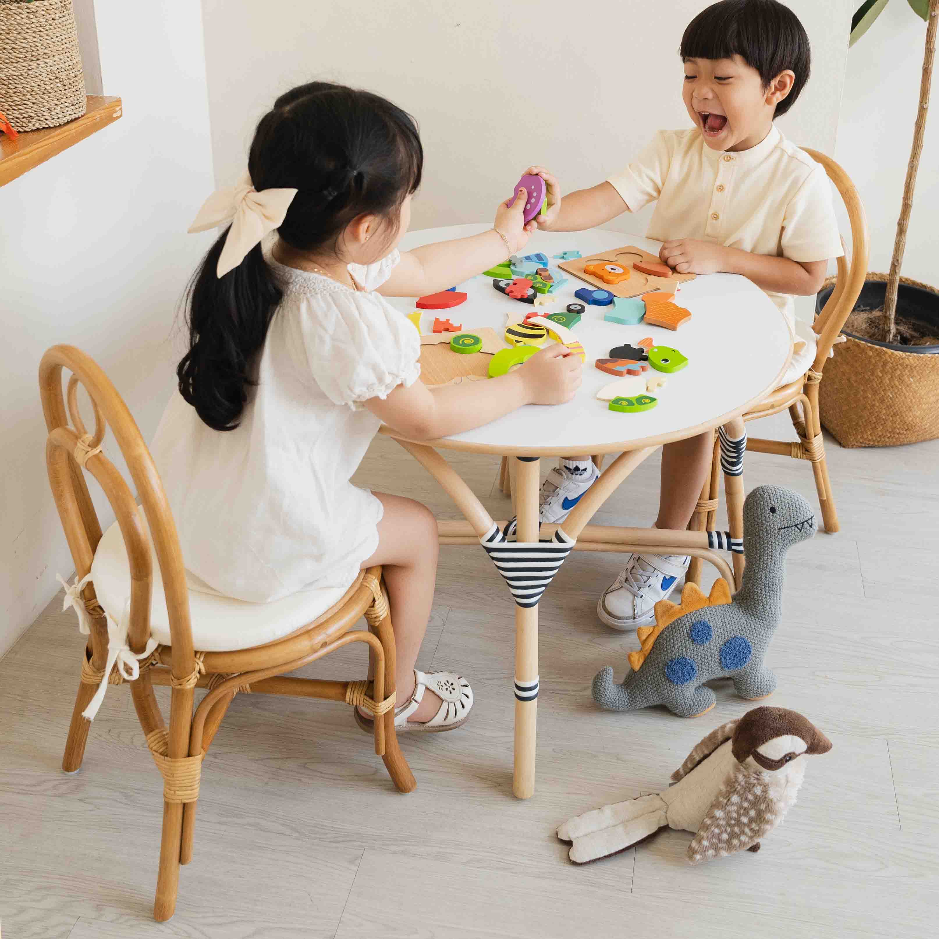 Aulia Kids Table (Medium) & Set of 2 Amélie Kids Chairs