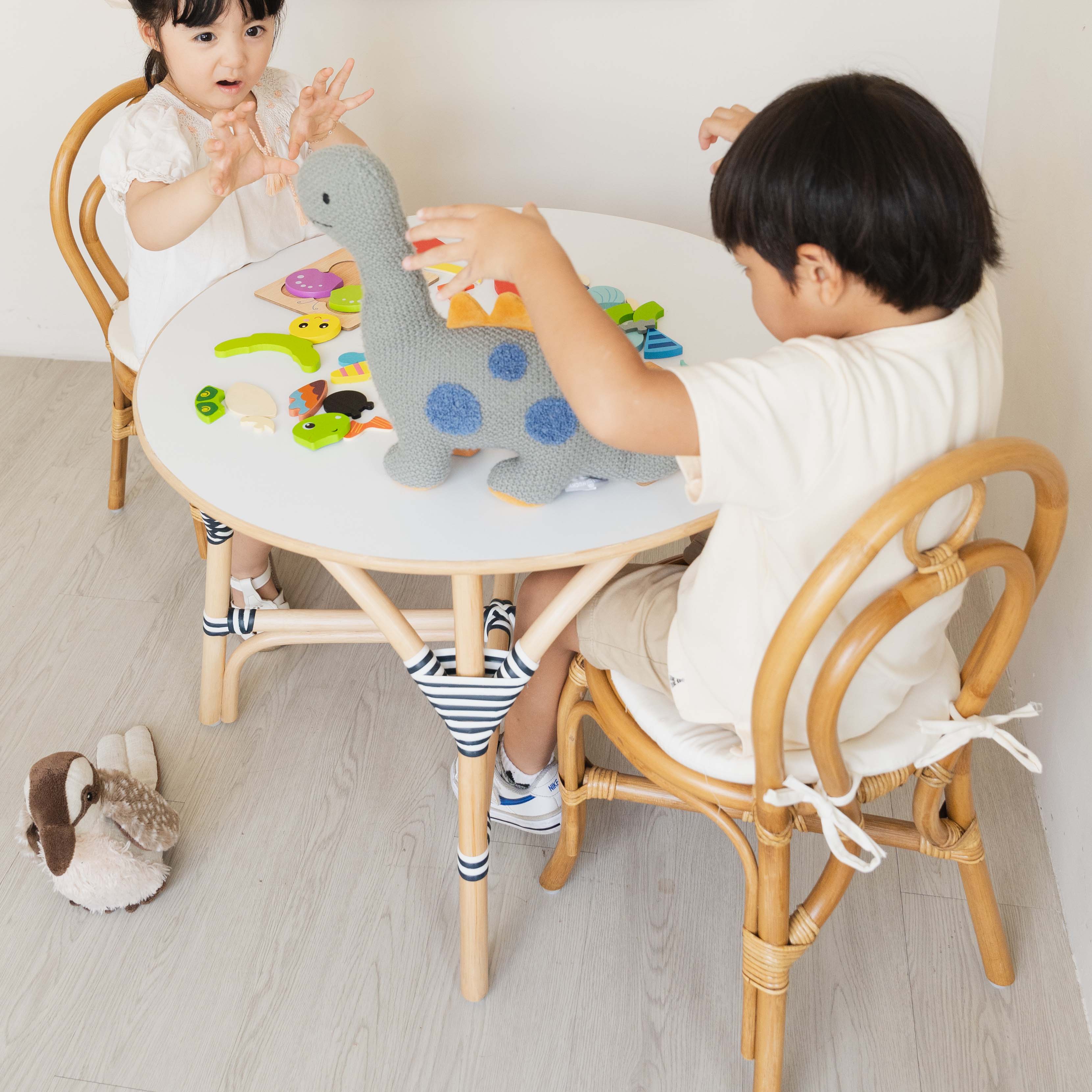 Aulia Kids Table (Medium) & Set of 2 Amélie Kids Chairs