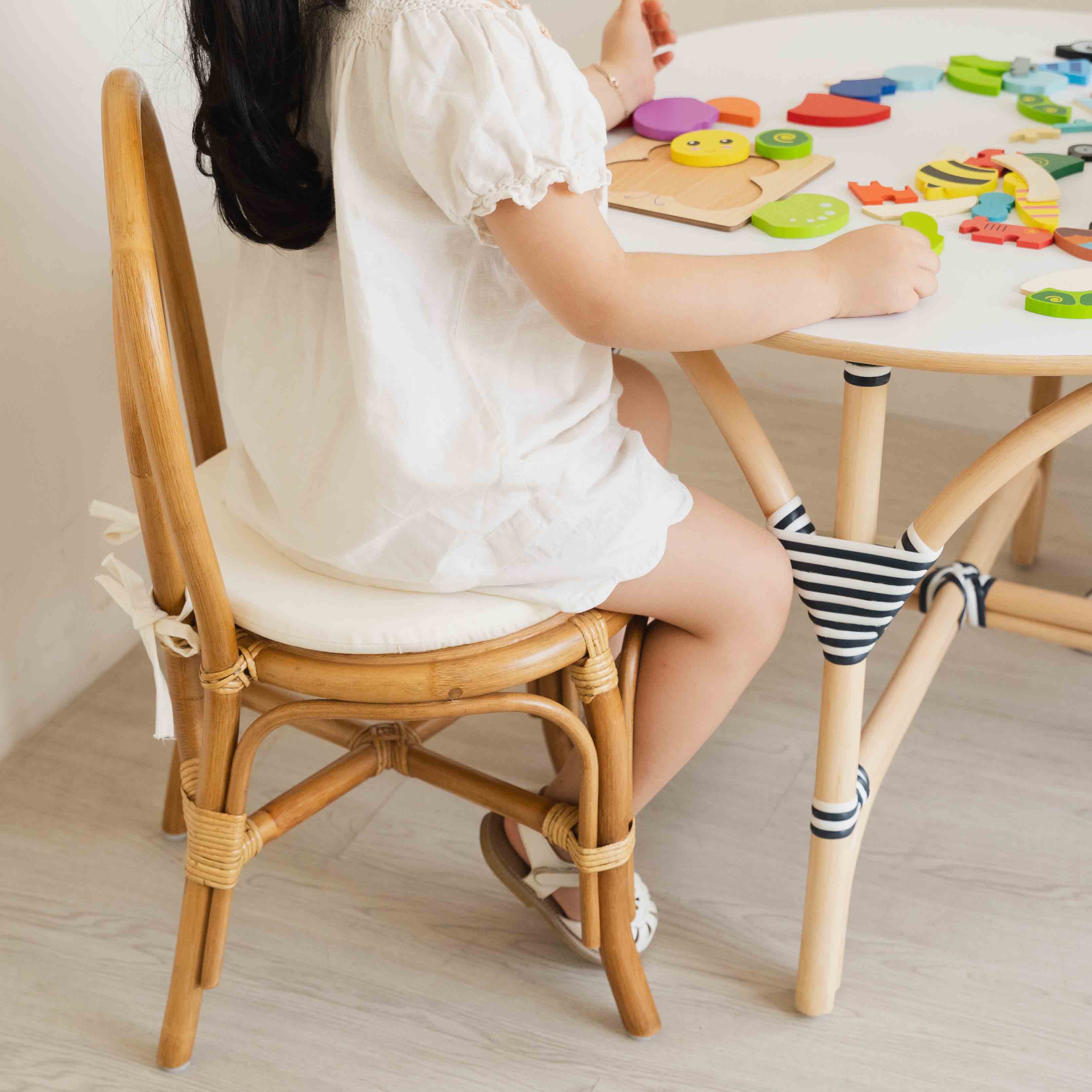 Aulia Kids Table (Medium) & Set of 2 Amélie Kids Chairs