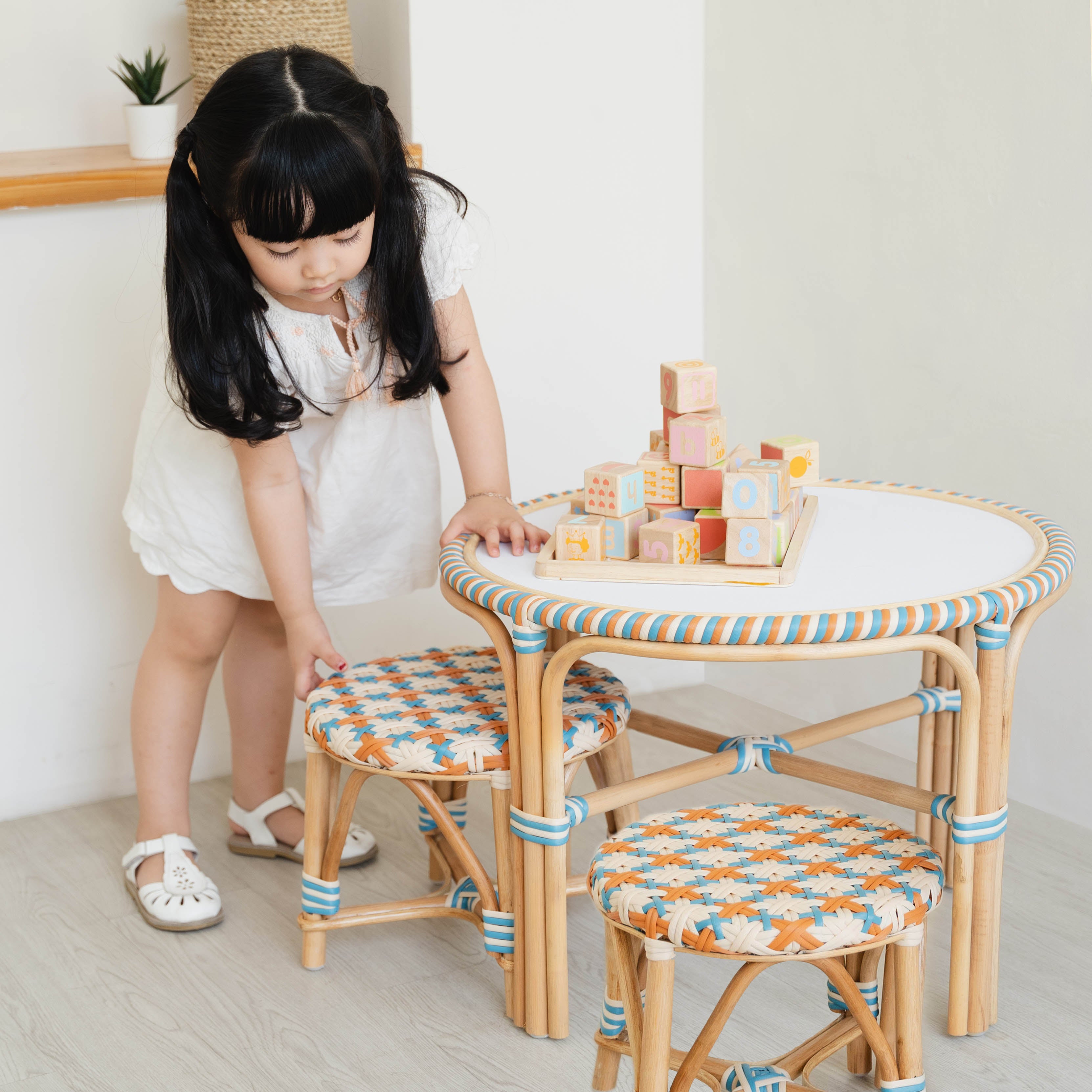 Xander Kids Table & Set of Xander Kids Stools